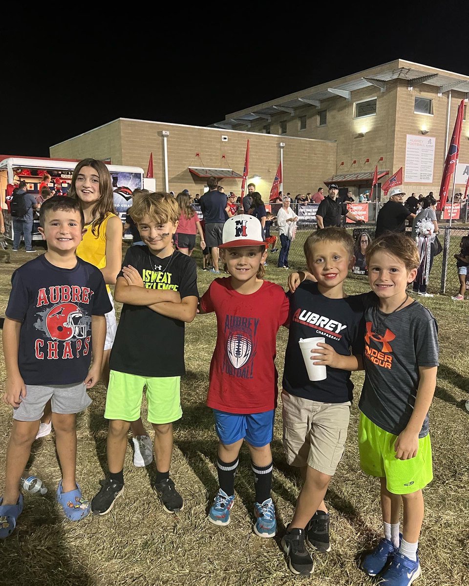 WeirClass's tweet photo. What a great Homecoming!!! Way to go Chaps! 🏈💯
#waytogochaps
#fridaynightlights https://t.co/HGesd9BSyP