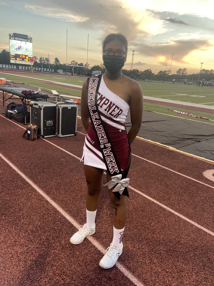 KempnerCheer's tweet photo. Varsity cheerleader of the week! #hardworker #alwayshelping #gocougs https://t.co/fbIcOnfgyU
