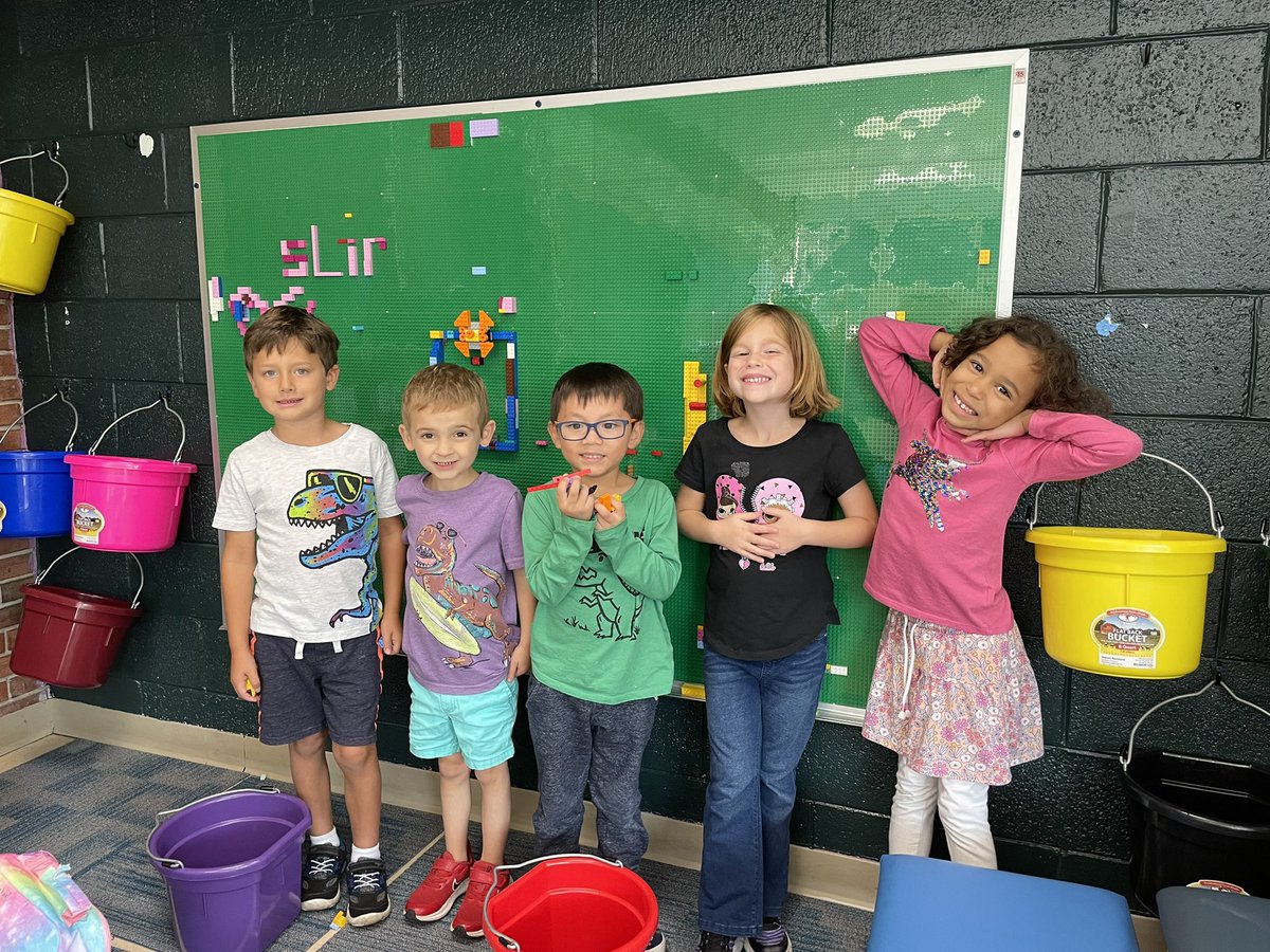 MrsShapiroK15's tweet photo. Building our hopes and dreams brick by brick in the Betsy Ross STEAM lab. @BetsyRossMahwah #mahwah #steam #legos https://t.co/3wewiiWPqy