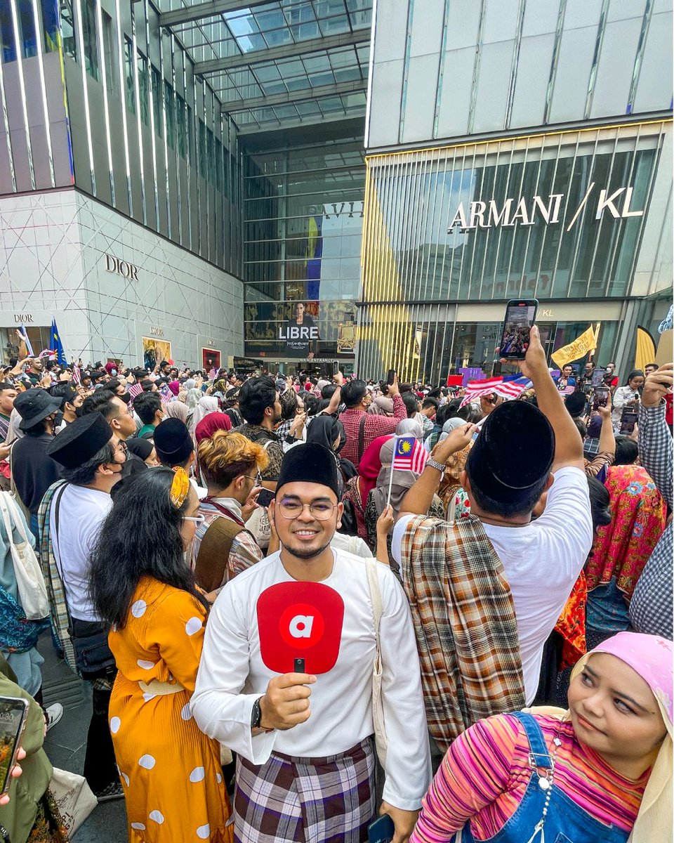 HangDhamin's tweet photo. Keretapi Sarong 2022 punya cerita. Tak sabar nak tunggu tema tahun depan. Katanya tema Dangdut 🤣😂 #KeretapiSarong22 @locco_my https://t.co/qx6pzZILbV