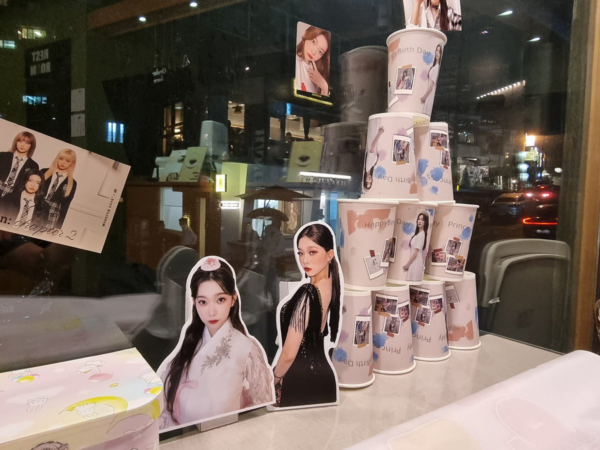 tal_rav_bit's tweet photo. 오늘 12시30분부터 쿠카페에서 츠키 생일 이벤트가 시작 됩니다 ! 

카페 엄청 예쁘게 꾸며주셨습니다ㅠㅠ💕
많이 방문해주시고 해시태그와 함께 츠키짱의 생일을 같이 축하해주세요!! 

#달처럼_밝게_우리_함께_있다면 
#HAPPY_TSUKI_DAY
#talways_rav_u 
#billlie #빌리 #츠키 #TSUKI #つき https://t.co/3NfhZzytLb