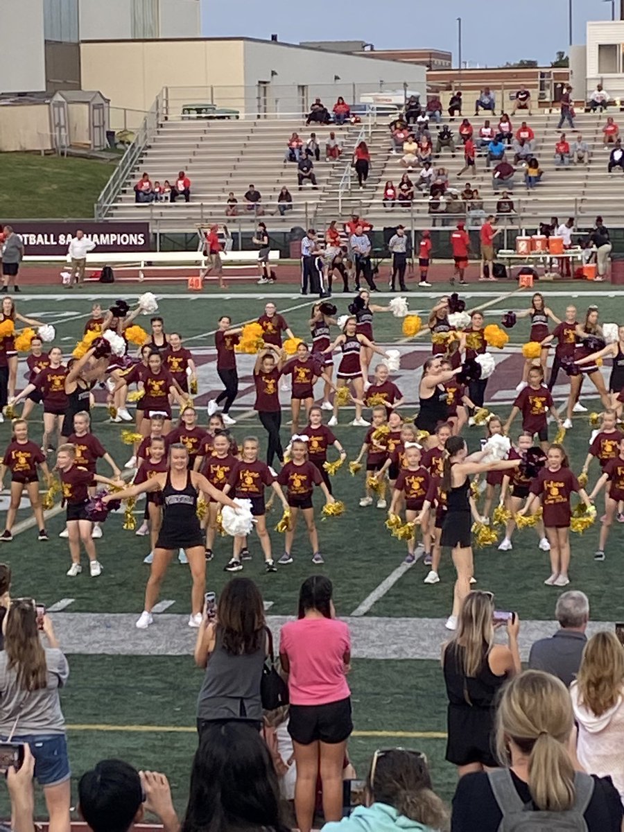 KaraCoyle's tweet photo. Loved watching this future Porter dance with the poms team tonight! #besttogether @LockportHS205 @chiefcoyle @DrJohnGreenan @PorterSup205 https://t.co/18FFvZqhRz