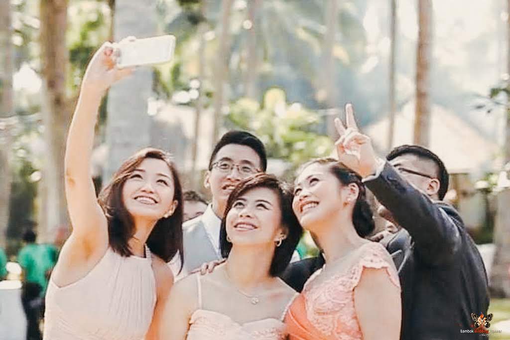 LombokWeddingP's tweet photo. #LombokWeddingPlanner #ArtsOfWedding #BeachWedding #Lombok #LombokWedding #GiliWedding #GiliIsland #Sparkler #pyro #GiliAsahan #LegalWedding #SenggigiBeach #HappyWedding #BrideGroom #Sparkler #WeddingReception #WeddingFirework https://t.co/P4eStCVsTi https://t.co/lNvrAm0zdD