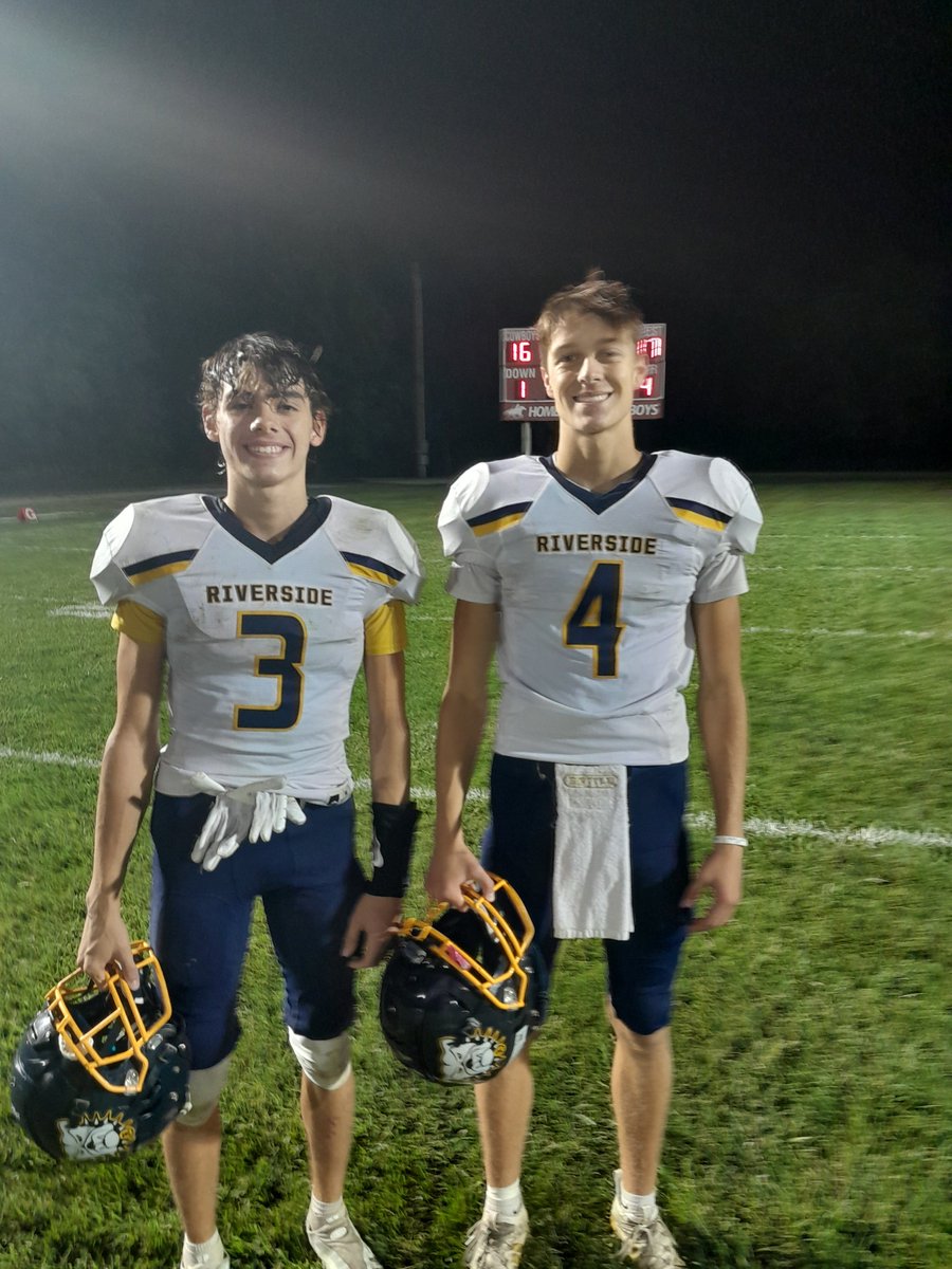 KMA co-players of the game #3 Ayden Salais 7 receptions 157 yards and two TDs and #4 qb Grady Jeppesen 16-19 211 yards passing three touchdowns
#kmasports