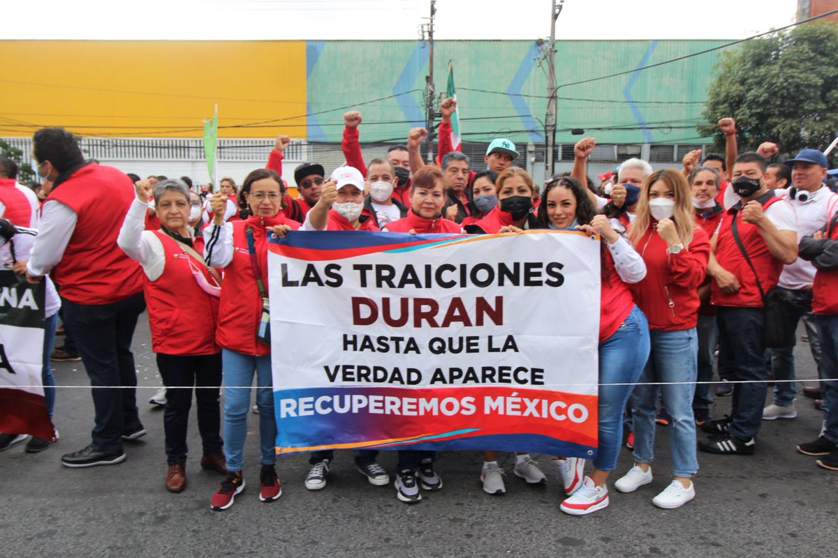 EdomexRed's tweet photo. Hoy desfiló personal #sindicalizado de #SUTEYM #Naucalpan y dejaron claro que #no quieren que se repita algo como Patricia #Durán.

Quieren #justicia después de que los #dejaron a su suerte, sin pago de #quincenas, lo cual les trajo #deudas. https://t.co/X3XNoOgFUy