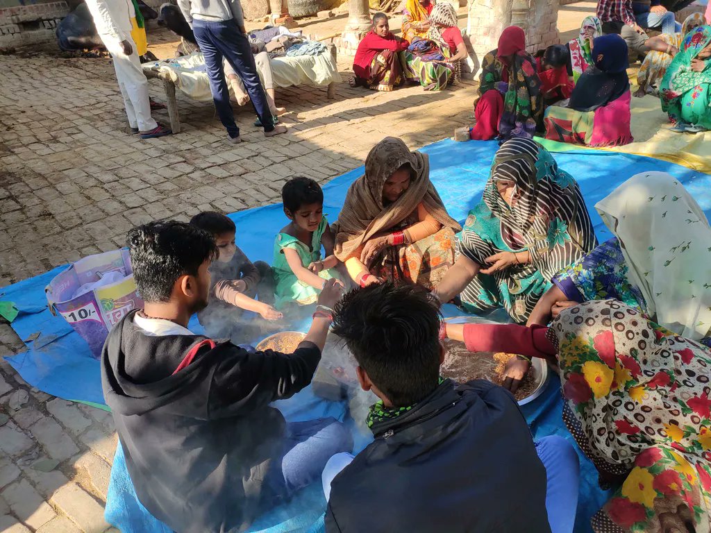 agniveer's tweet photo. #HinduEktaYajna &amp; #JaneuForAll in a casteism affected village of East UP.
People who were victims of discrimination converted. @Agniveer went there after getting informed about it, brought back families into Sanatan Dharma with Janeu &amp; Vedic Deeksha. (Arch) 
Support 🙏🏻 https://t.co/px2PTKiB61