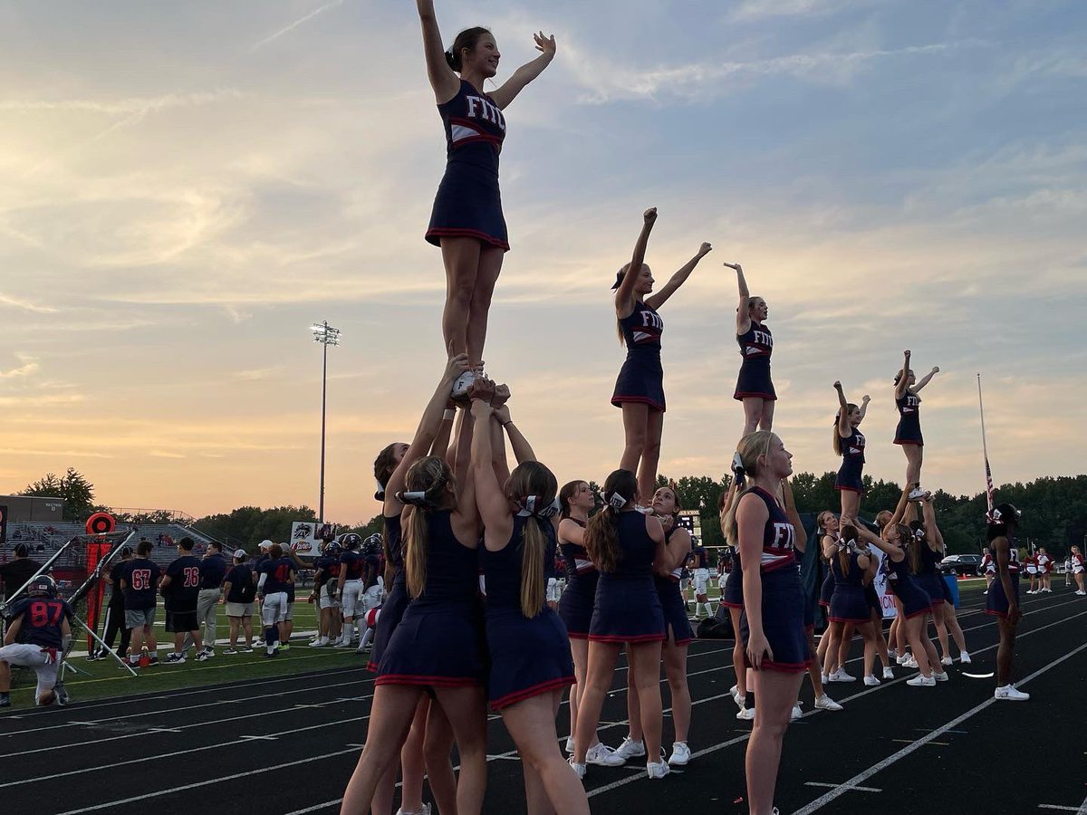 fitch_cheer's tweet photo. Homecoming Game 2022: another win for the Falcons! ❤️🏈💙 https://t.co/GQLOtzWsKW