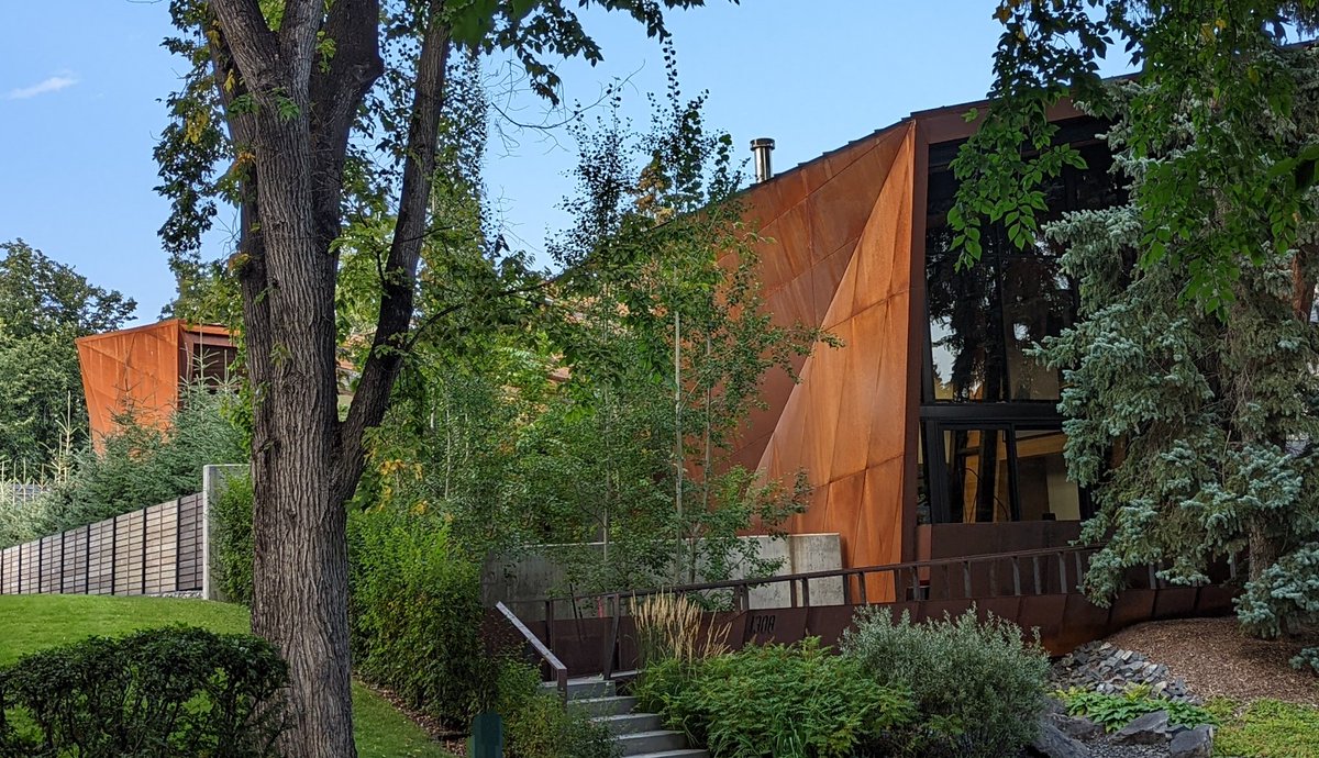 CalgaryBluesky's tweet photo. Always been a fan of boxy modern houses. Here are 3 that caught my eye tonight in #Altadore #yyc https://t.co/UNwKAxhl5v