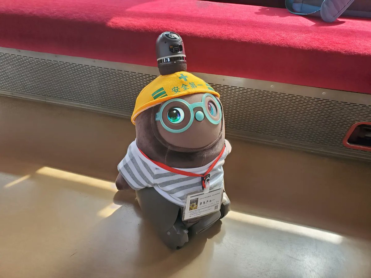 MC2_1182's tweet image. 『ロボットと入店できます』は既に各地に存在するが、『ロボットと乗車できます』はおそらく史上初めて

#銚子電鉄 #RobotFriendly #LOVOT