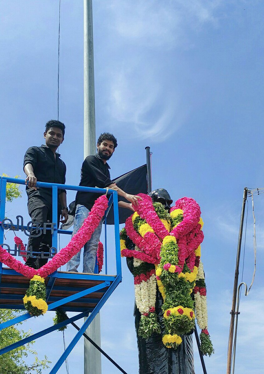 itzsulthan's tweet photo. அறிவியலை பேசிய உலகக் குரல்!
ஆதிக்கத்தை எதிர்த்த கலகக் குரல்!
ஒடுக்கப்பட்டோரின் உரிமைக் குரல்!
ஓயாமல் ஒலித்த உண்மைக் குரல்!
#HBDPeriyar144 
#தந்தை_பெரியார்
#SocialJusticeDay
#சமூகநீதிநாள் https://t.co/tfw0FNxdkZ