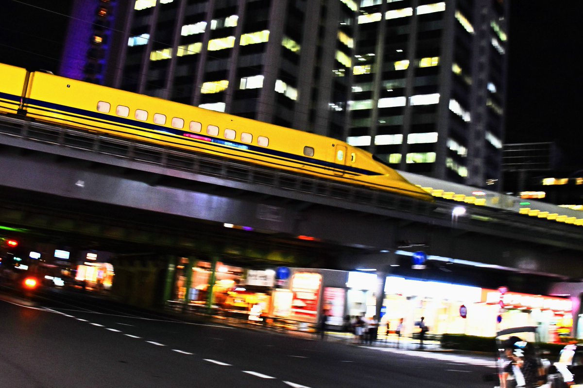 KouPhotographer's tweet photo. －疲れた時に開きたい－
【心象フォトエッセイ『想東京   TOKYO emotion』】

※この度、電子書籍版も発売になりました。目まぐるしく移り行く世相、渇きがちな心にエモーショナルな彩の風を。

#心象風景
#想東京
#artwork
#風景写真家
#写真が担えるもの https://t.co/K08NGa9nTg
