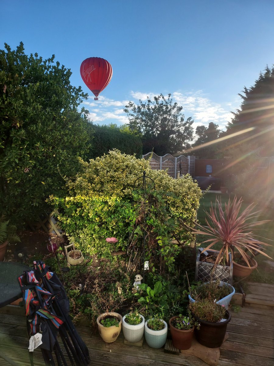 tottynat1's tweet photo. Lovely morning for ballooning @BristolBalloons #bristol #virginballoons nicer wakeup call than an alarm 👌 https://t.co/Z9TFxO7btL