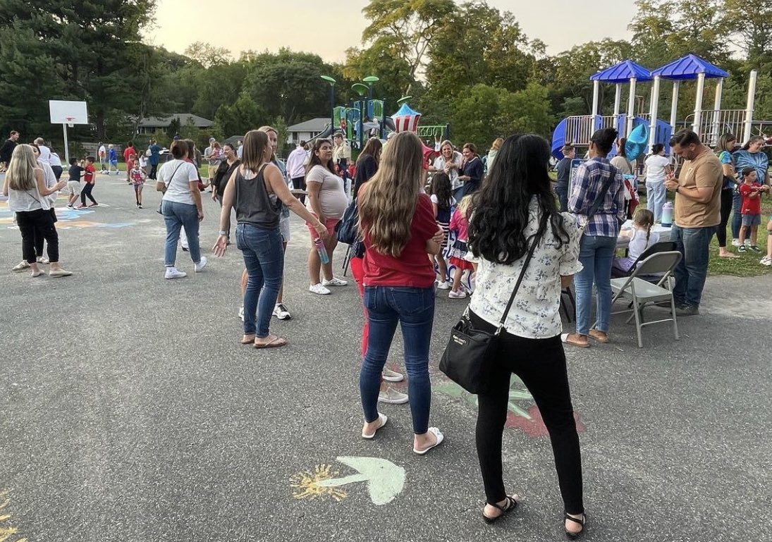 jim_polansky's tweet photo. Primary school block parties set a great tone for the new year! @HUFSD #FlowerHillPrimary #JeffersonPrimary #SouthdownPrimary #WashingtonPrimary https://t.co/YkLpenvwgD