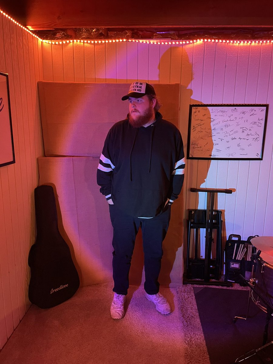 spacevatican's tweet photo. you’ve heard of Mansionz now get ready for Basementz

@cadelegat @itsmattmogg https://t.co/ex2GPNMqu7