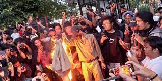 andry19633's tweet photo. Rizal Ramli: Kelakuan model Jokowi, Pratikno. Pura-pura cool nrimo dikritik. Tapi Munafik  https://t.co/nS4WPyOJrO @RamliRizal https://t.co/reJdrcweie
