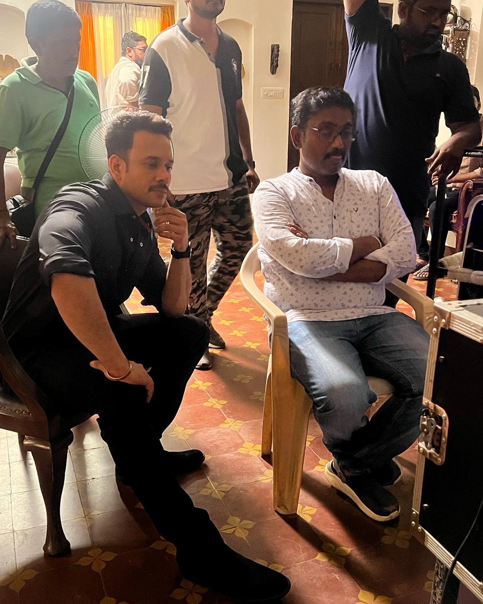 bharathhere's tweet photo. How it all started way back in 2006 wen this magic creator created an epic classic “Veyil” and here again I’m super happy to be collaborating with this genius #vasanthabalan as his main man for my upcoming next .. More updates soon !! #kollywood #directoractor https://t.co/MRbF9Gb6BF