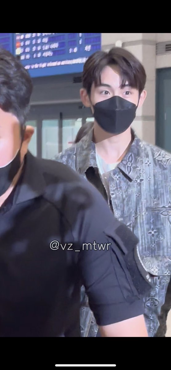 시종일관 저 표정ㅠ
팬 처음 보냐고ㅠㅠㅠㅠ 너 데뷔 7년차야ㅠㅠㅠ
