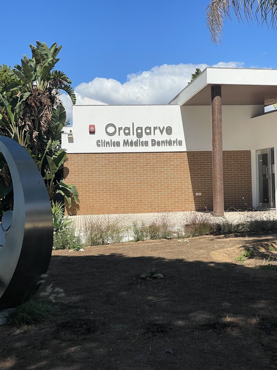 realmedterms's tweet photo. In beautiful Portugal for a conference, and this is the kind of thing that I take pictures of: a dental pun on the region I'm in (the Algarve) 🤷‍♂️ https://t.co/75IGqBaT1o