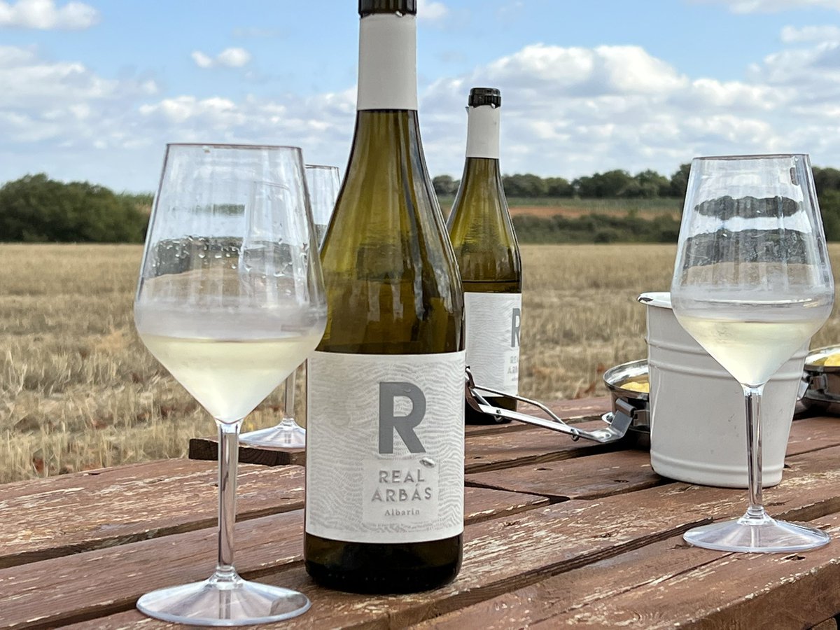 Una de las particularidades de la <a href="/CRDOLEON/">DO LEÓN</a> es su variedad autóctona “Prieto Picudo” y  el “Albarin”.
La Denominación de Origen León está compuesta por 41 bodegas de la provincia de León #léonsevive #léonlotienescerca <a href="/VILELaFinca/">VILE La Finca</a> <a href="/HuntersGastro/">GastroTravelHunters</a>