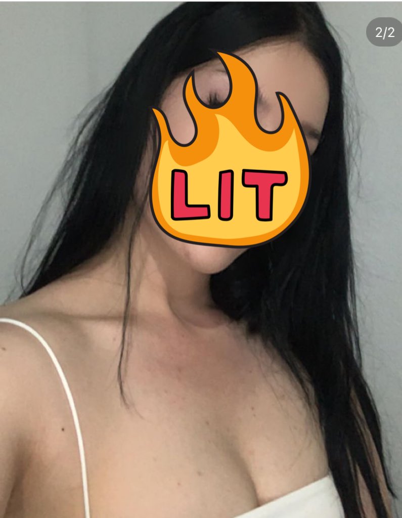 pollito21cm's tweet photo. Ella es la mamá de mi mejor amigo y venezolana hace poco que se divorció y desde hace 3 semanas llevamos mensajeando y intercambiando fotos y video llamada no sabe que la verga que dice estar loca por chupar es la mía y ya mañana quedamos en vernos https://t.co/6DZE2nbKVe