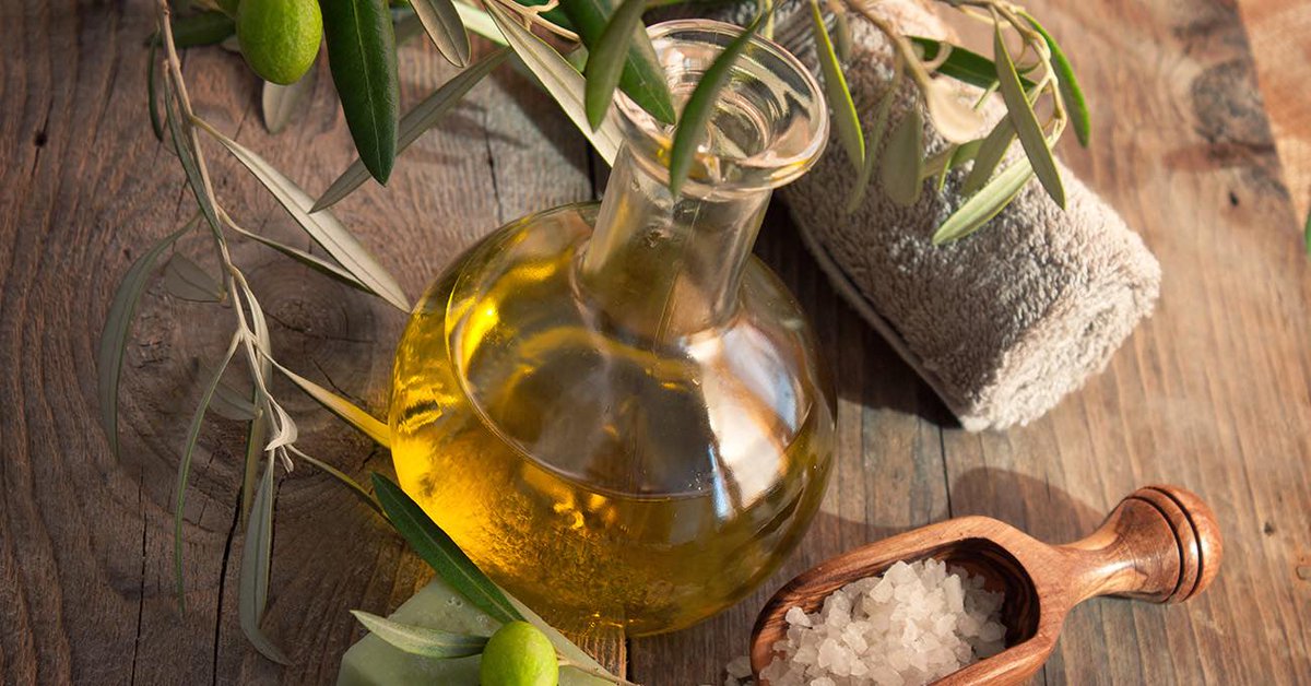 Растительное масло соль перец. Морская соль приправа. Olive oil salt pepper. Масло оливковое с розмарином. Оливковое масло с перцем.