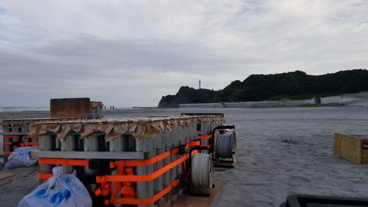 shownan_FW's tweet photo. 本日は福島県いわき市薄磯海水浴場にお邪魔しています。
昨年開催を予定していましたが、コロナ感染の急拡大で延期となっていました。
みなさん本当にお祭りを楽しみにされていたようで、午後から大変盛り上がっています。
ラストは弊社花火で締めさせていただきます。
🎆よろしくお願い致します🎆 https://t.co/wQfvzQAW0r