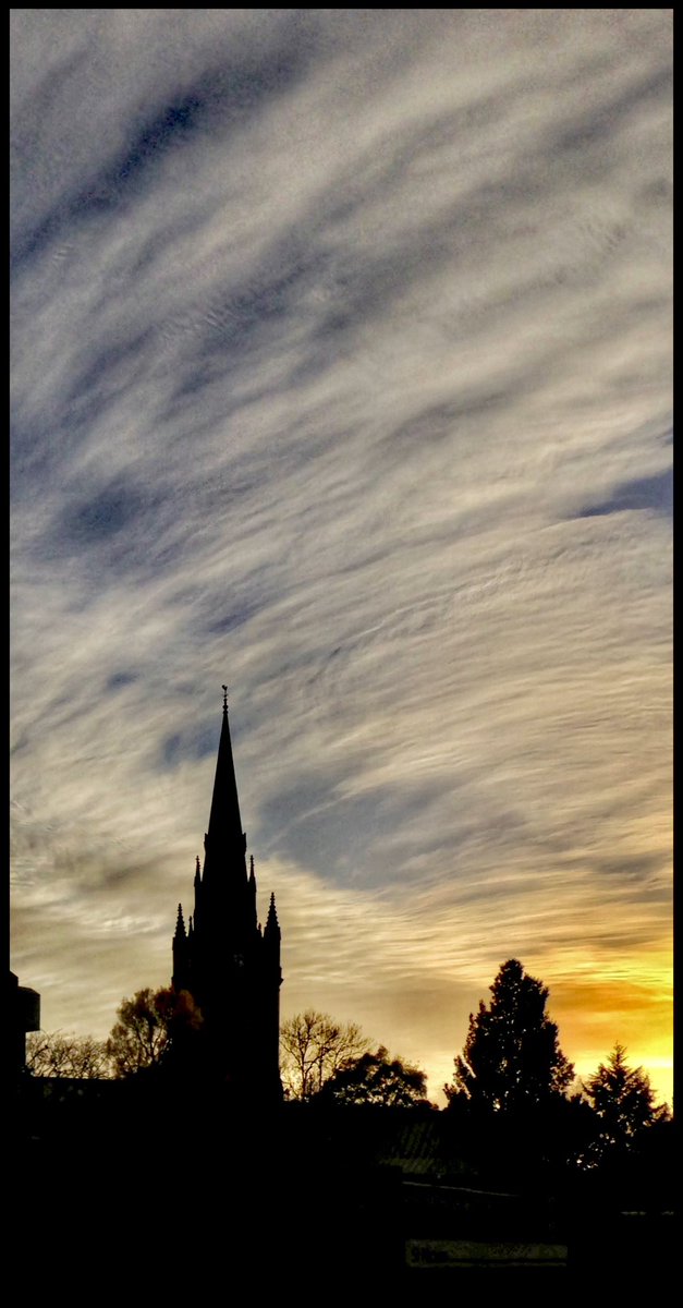 Good morning all.
I think it might be a nice day, earlier it could have gone either way.
It must have been a long, cold night in London for the queues waiting to see the Queen at rest in Westminster Hall.
Image: Aberdeen, Kirk of St. Nicholas.