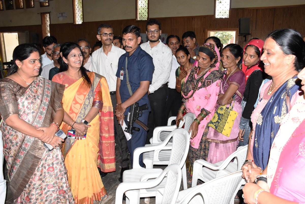 #અરવલ્લી જિલ્લામાં માનનીય મંત્રી શ્રી #નિમિષાબેન સુથારની  અઘ્યક્ષતામાં યોજાયો #વિશ્વાસથી_વિકાસયાત્રા કાર્યક્રમ.જિલ્લાના વિવિધ સખી મંડળોને વિવિધ યોજનાઓ હેઠળ ચેક વિતરણ કરવામાં આવ્યાં.ગુજરાતમાં #વિશ્વાસથી_વિકાસયાત્રા  અને વિકાસ એકબીજાના પર્યાય બની ગયા છે : મંત્રીશ્રી નિમિષાબેન સુથાર