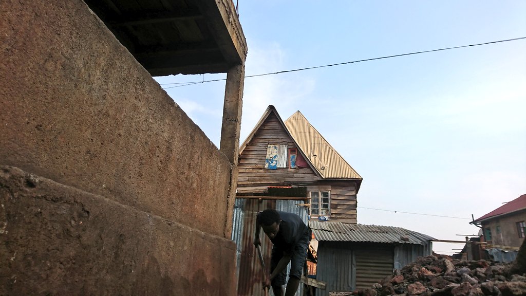 Nick_KingYNK's tweet photo. 🇨🇩#RDC 📌#SudKivu
✨#Bukavu ⛏️#Nyamugo
📅 17.09.2022 🕑 0 9 : 4 0
Avant de disparaitre hors de la civilisation. Instant #SALONGO
Une semaine après l'incendie (cfr R), entretien de Ruel au quartier.
S/Le Maire V
@benjimk @TheoKASI @SORAZIZ #LetsGuides #VisitDRC #VisitCongo https://t.co/T0D2z9h4hV