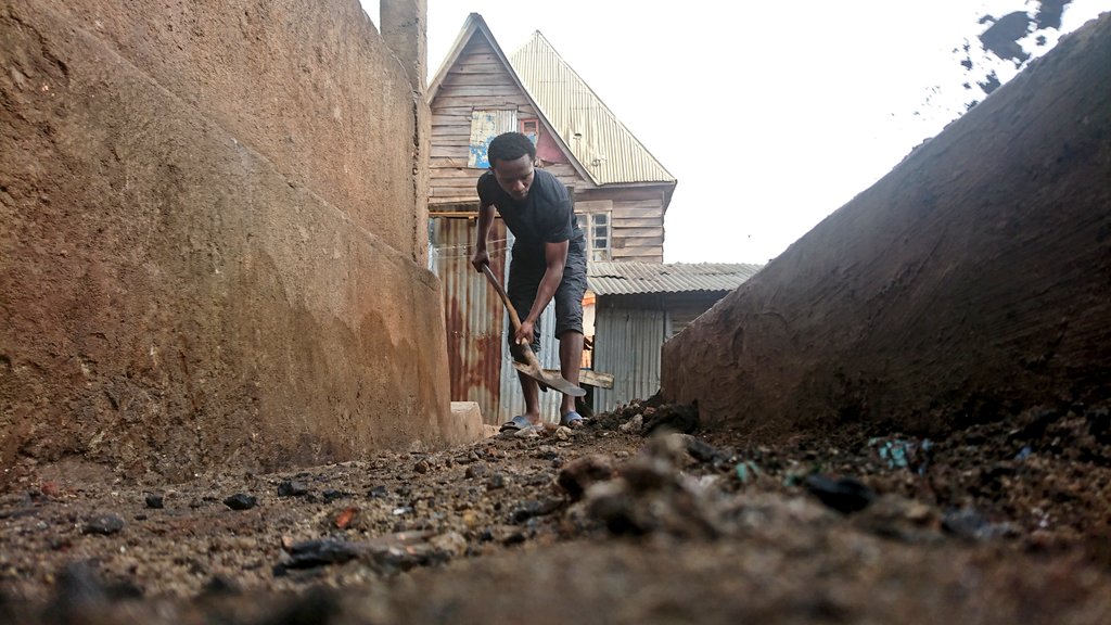 Nick_KingYNK's tweet photo. 🇨🇩#RDC 📌#SudKivu
✨#Bukavu ⛏️#Nyamugo
📅 17.09.2022 🕑 0 9 : 4 0
Avant de disparaitre hors de la civilisation. Instant #SALONGO
Une semaine après l'incendie (cfr R), entretien de Ruel au quartier.
S/Le Maire V
@benjimk @TheoKASI @SORAZIZ #LetsGuides #VisitDRC #VisitCongo https://t.co/T0D2z9h4hV