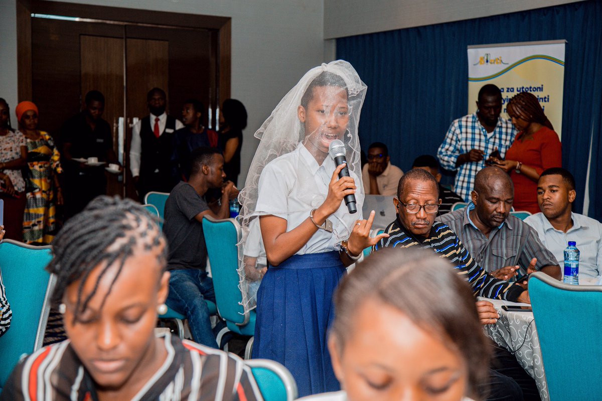 Rebecca Muna ni Mshairi anayechipukia na ni moja kati ya Machampioni wa kampeni ya Binti, na leo katika “Binti Day” ametupatia shairi linaloitwa “NDOA NI PINGU YANGU”. 

#ENDChildMarriage | #NilindeKwanza