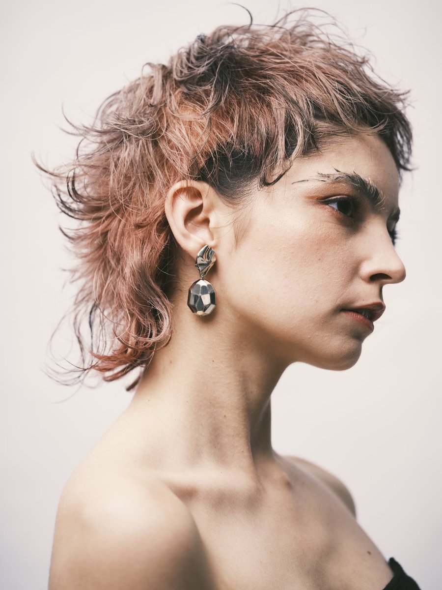 演技やモデルで一番好きなことは、誰にでもなれるということ。
私は小さいころから繊細でシャイな性格で、演技は常に自分の一部を表現するための手段でした。
芸術作品を通じて人々に感動を与えることができるのは、素晴らしいことだと思います~ 

#モデル #女優 #フランス人