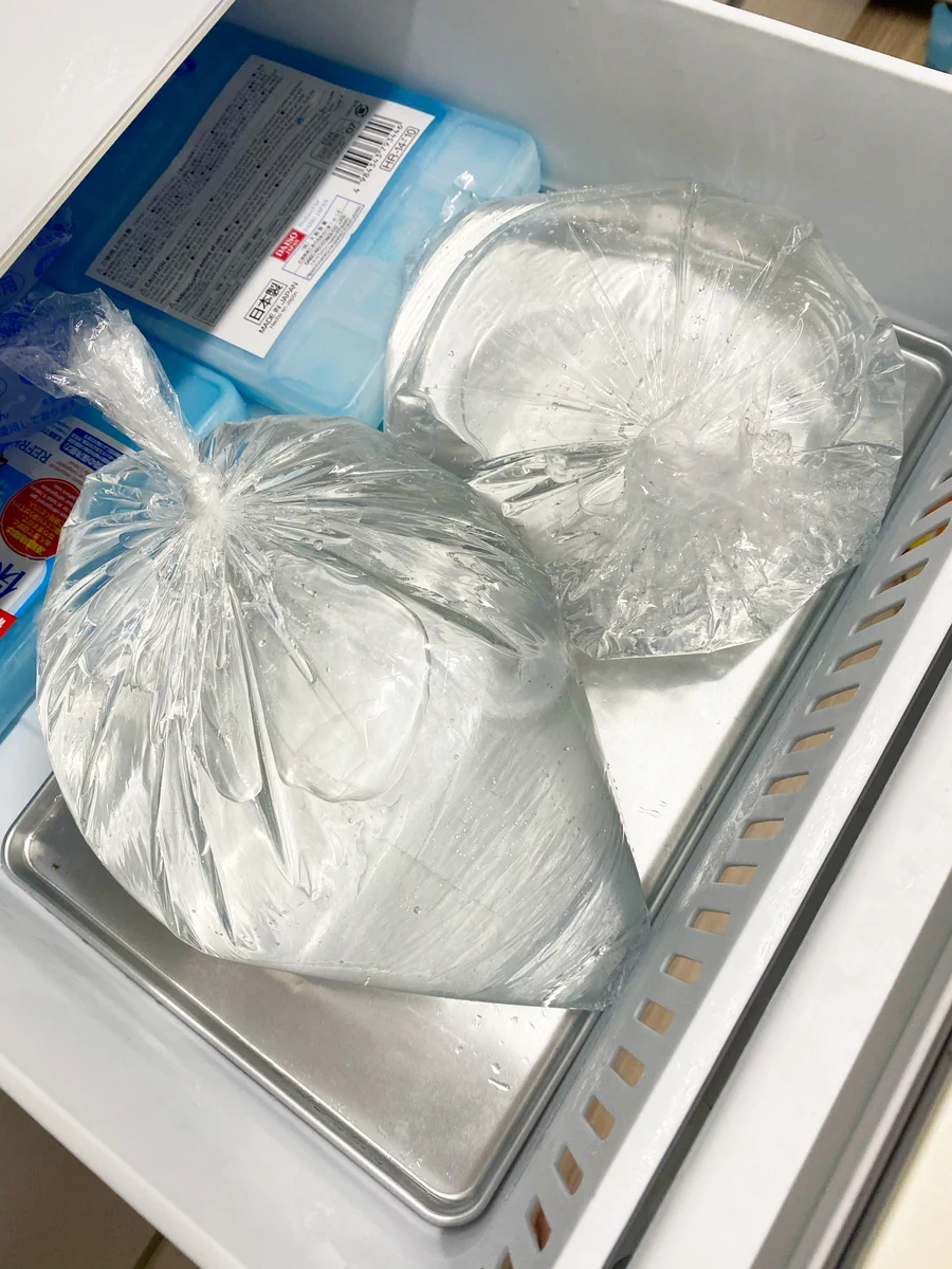 台風の時にはこれを作っておくと安心！ポリ袋に入れて作る巨大氷。