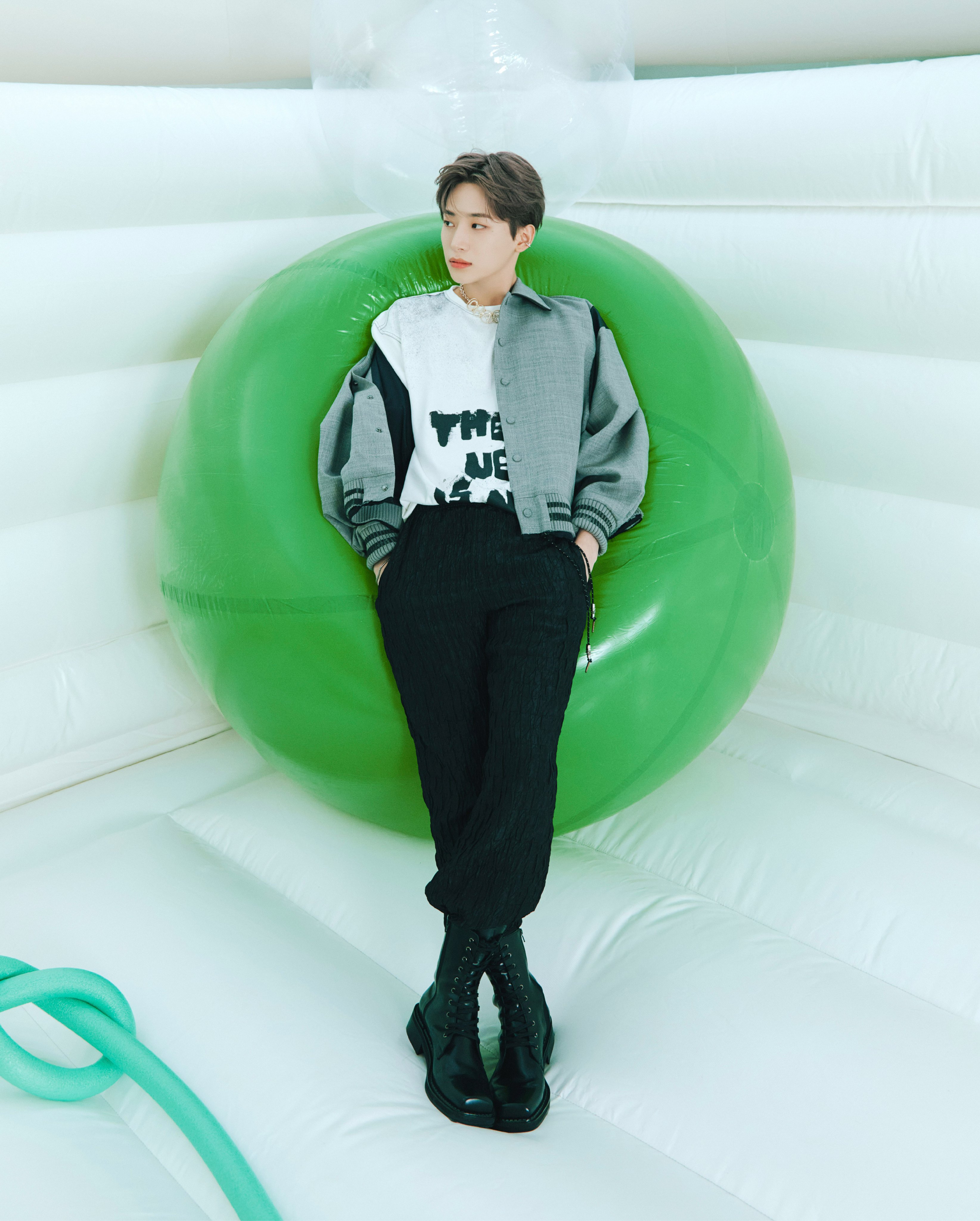 Fc17stqaIAAEqow?format=jpg&name=4096x409