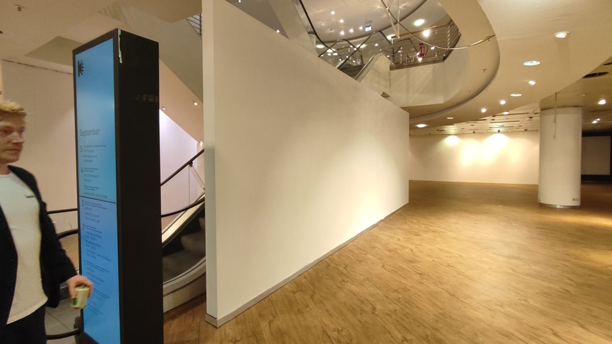 SkullsOnETH's tweet photo. Slowly but steadily things are progressing at the amazing exhibition venue @artstadt in the city center of #Hamburg. Starting of october 7th. #artstadt #ausstellung #exhibition https://t.co/y6eQ0AtrLf