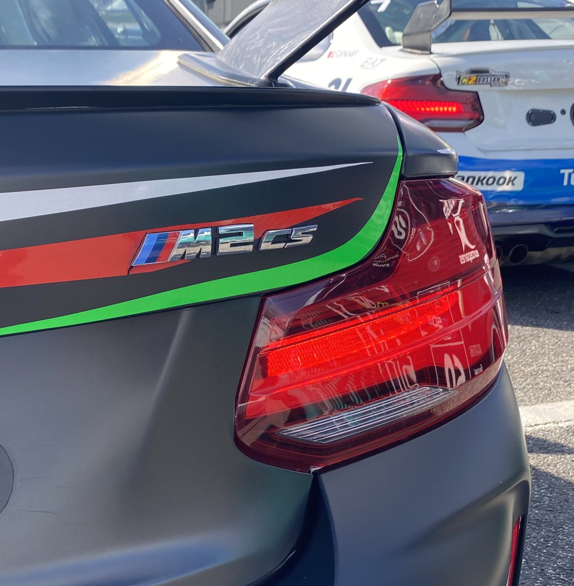 sabbatini's tweet photo. Io sono un appassionato dei prodotti Apple e dei nuovi processori velocissimi, ma oggi se devo scegliere un M2 preferisco di gran lunga questa che guido a Vallelunga! Non c’è gara! #BMW #M2 #M2cup https://t.co/vkpXcRvyZQ