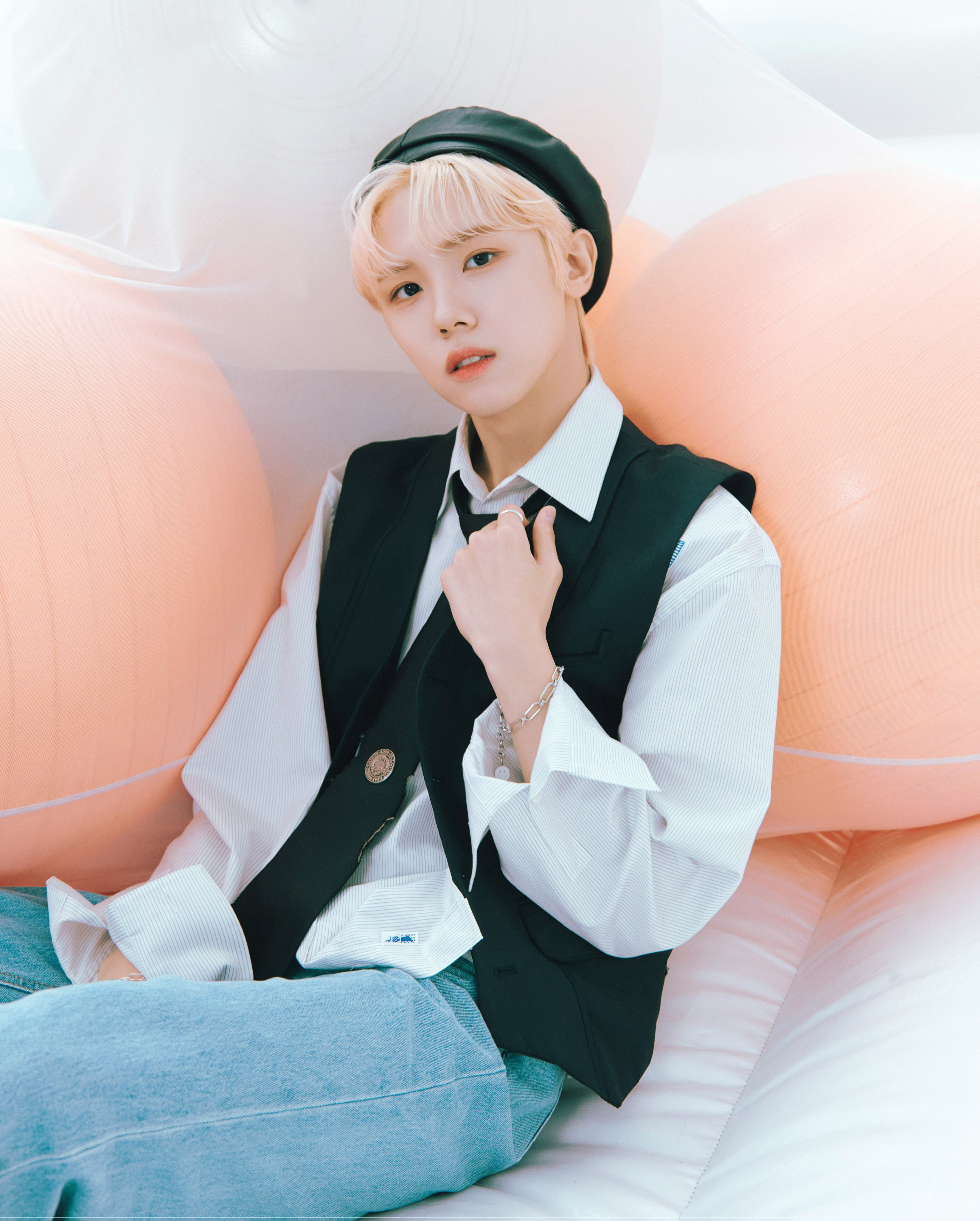 Fc19MIPaEAEnaIs?format=jpg&name=4096x409