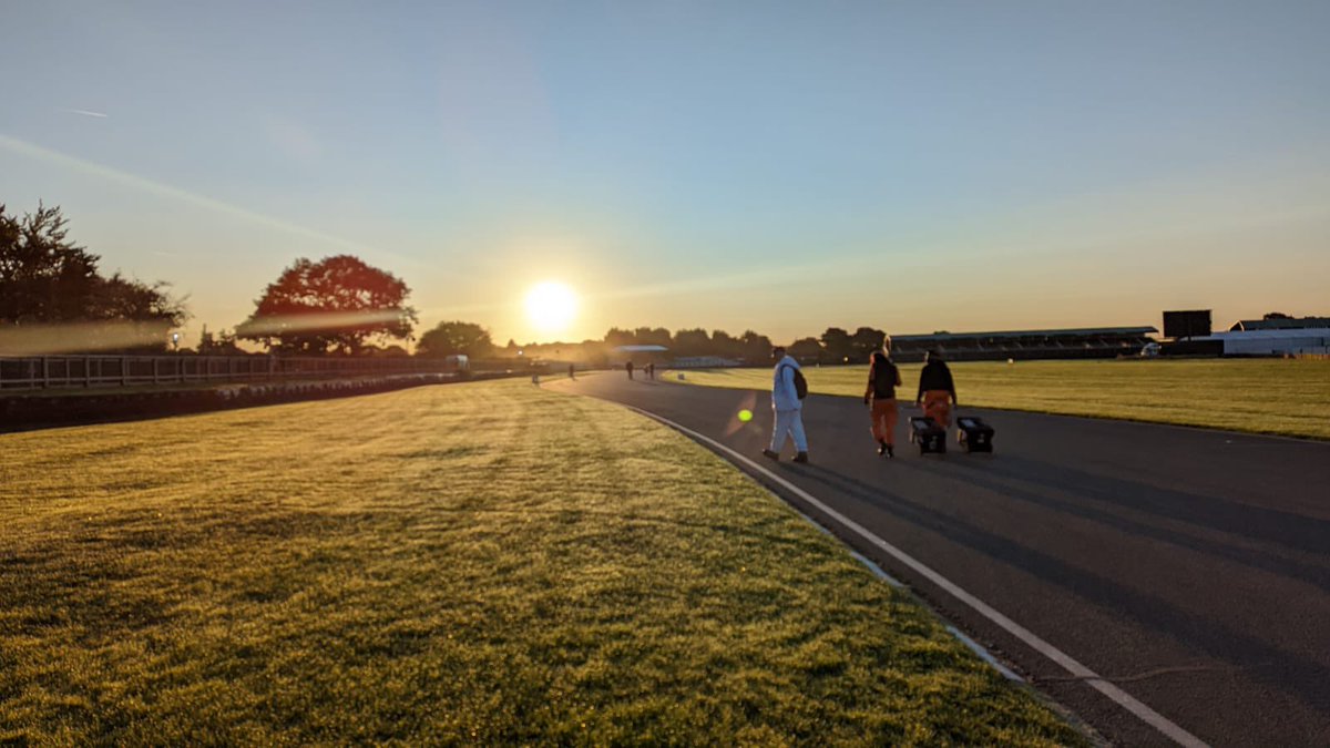 Ready for a days volunteering… #GoodwoodRevival #ThanksMarshal <a href="/GoodwoodRRC/">Goodwood Road & Racing</a> <a href="/GoodwoodMar5hal/">Goodwood Marshals Club</a> Beautiful photo <a href="/TomStanley961/">Tom Stanley</a>