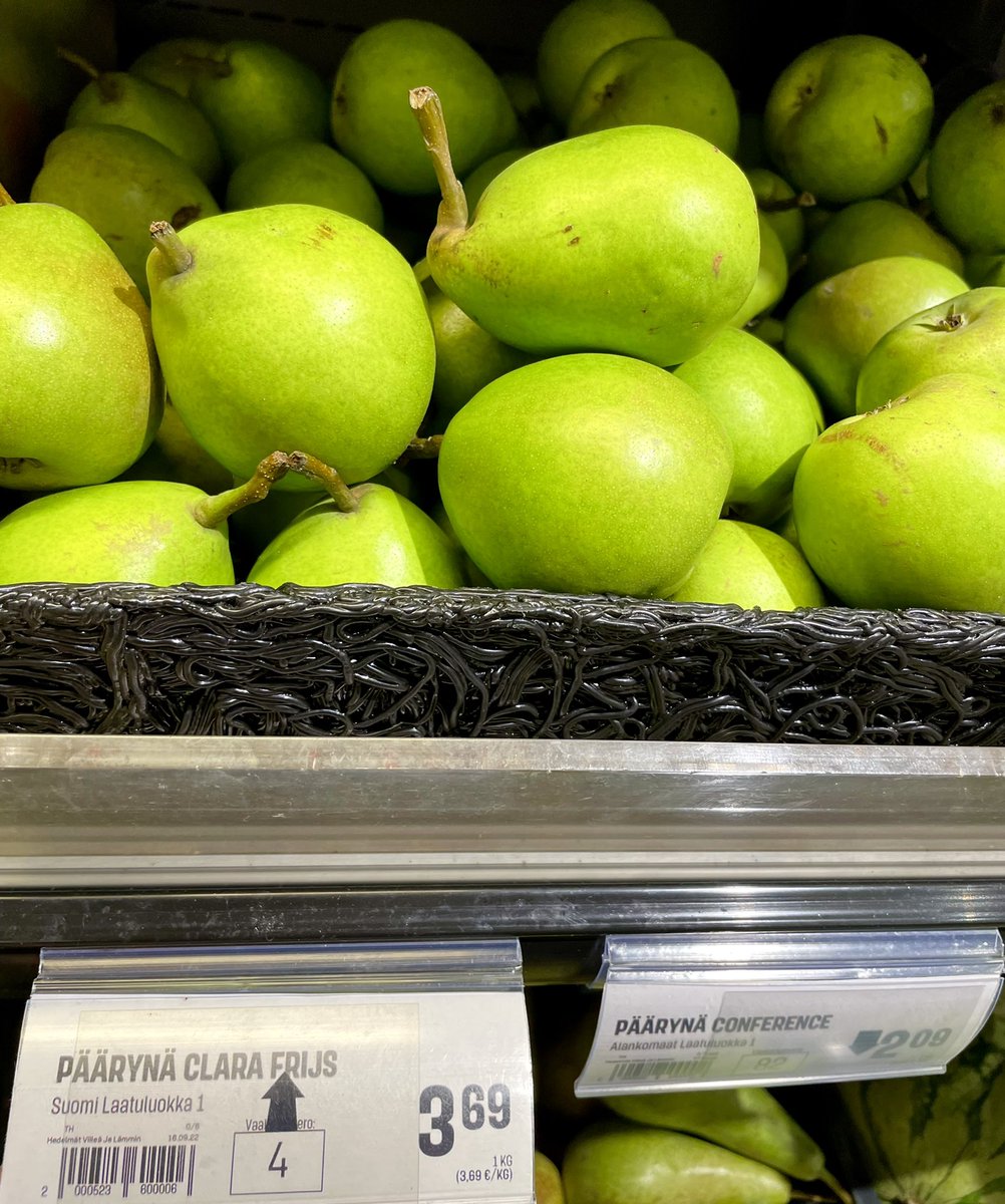 AnttiOksa's tweet photo. Ah, Suomi-päärynät 🇫🇮🍐💚😋 https://t.co/2EbuOaUHm8