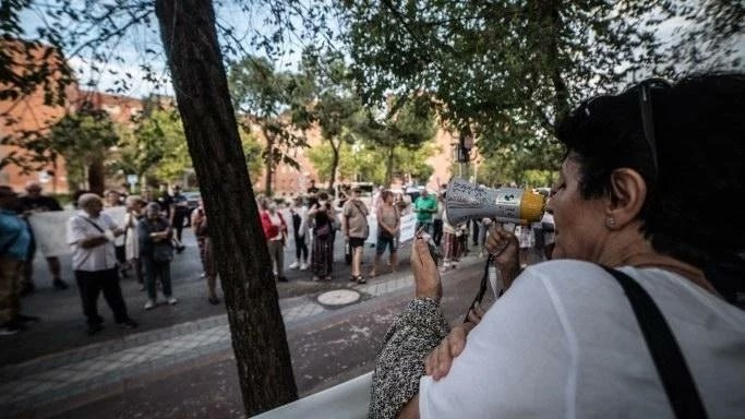 avtobosimancas's tweet photo. El pasado miércoles estuvimos con las asociaciones, colectivos y vecinas y vecinos de #SanBlasCanillejas y #CiudadLineal reclamando la #ReaperturaSUAPYA y por la #SanidadPublica 💚

¡Seguimos! 💪🏼

📸 @AMakedaMk 😍
@Madrid_EnAccion

#SomosBarrio #JuntasHacemosCiudad https://t.co/chQ7Mk1lzD