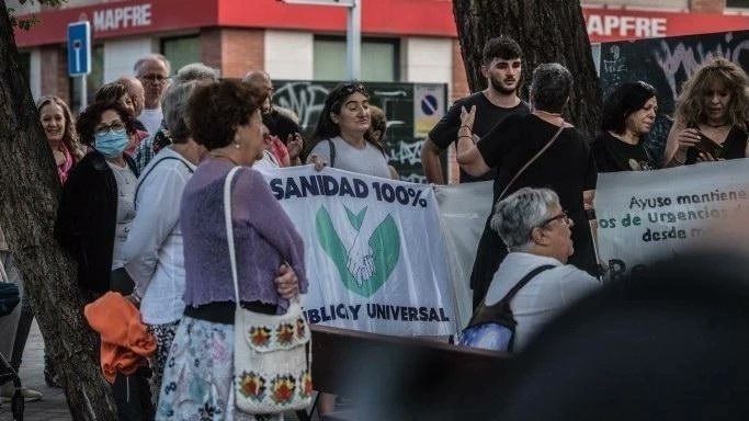 avtobosimancas's tweet photo. El pasado miércoles estuvimos con las asociaciones, colectivos y vecinas y vecinos de #SanBlasCanillejas y #CiudadLineal reclamando la #ReaperturaSUAPYA y por la #SanidadPublica 💚

¡Seguimos! 💪🏼

📸 @AMakedaMk 😍
@Madrid_EnAccion

#SomosBarrio #JuntasHacemosCiudad https://t.co/chQ7Mk1lzD