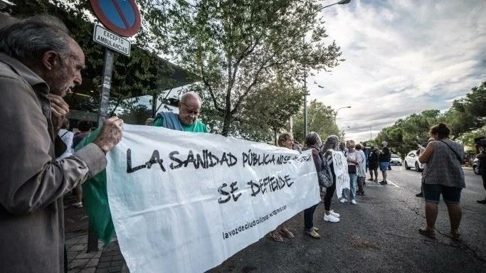 avtobosimancas's tweet photo. El pasado miércoles estuvimos con las asociaciones, colectivos y vecinas y vecinos de #SanBlasCanillejas y #CiudadLineal reclamando la #ReaperturaSUAPYA y por la #SanidadPublica 💚

¡Seguimos! 💪🏼

📸 @AMakedaMk 😍
@Madrid_EnAccion

#SomosBarrio #JuntasHacemosCiudad https://t.co/chQ7Mk1lzD