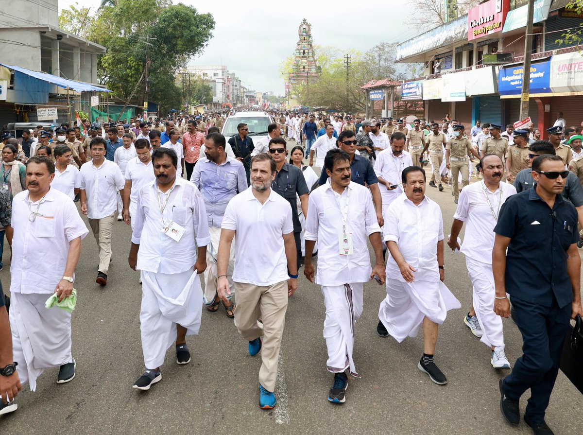 RahulGandhi's tweet photo. Only harmony can bring progress. 

Thank you Kollam! We carry the torch of India’s unity and brotherhood into Alappuzha now. 

We walk for development🇮🇳 https://t.co/7aidfi6sF6