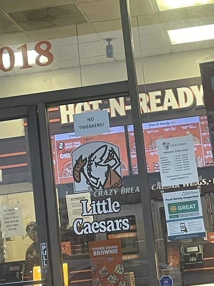 besar559's tweet photo. only in fresno 🤣🤣🤦🏽‍♂️ #eastsidefresno https://t.co/A8tBuP9WxM