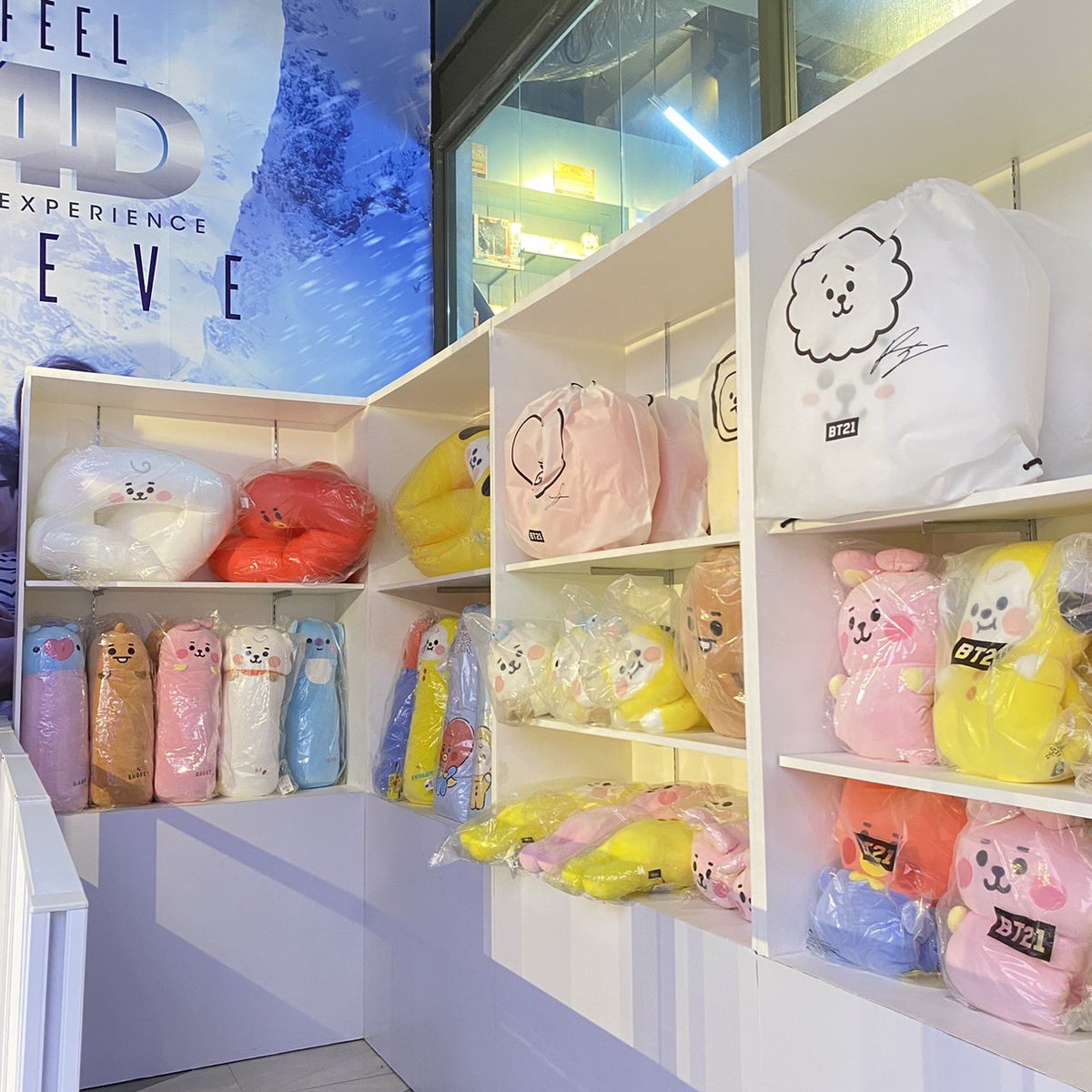 สุดท้ายแล้วววว !! ฝากเพื่อนๆ ARMY retweet บอกแฟนๆ BTS ทุกคนด้วยนะครับ shop Official BT21 จะเปิดถึงวันที่ 30 กันยายนเป็นวันสุดท้าย และจะไม่เปิดอีกแล้ว ใครที่ยังไม่ได้มาดู รีบมากันนะครับ (central world ชั่น7) #BTS