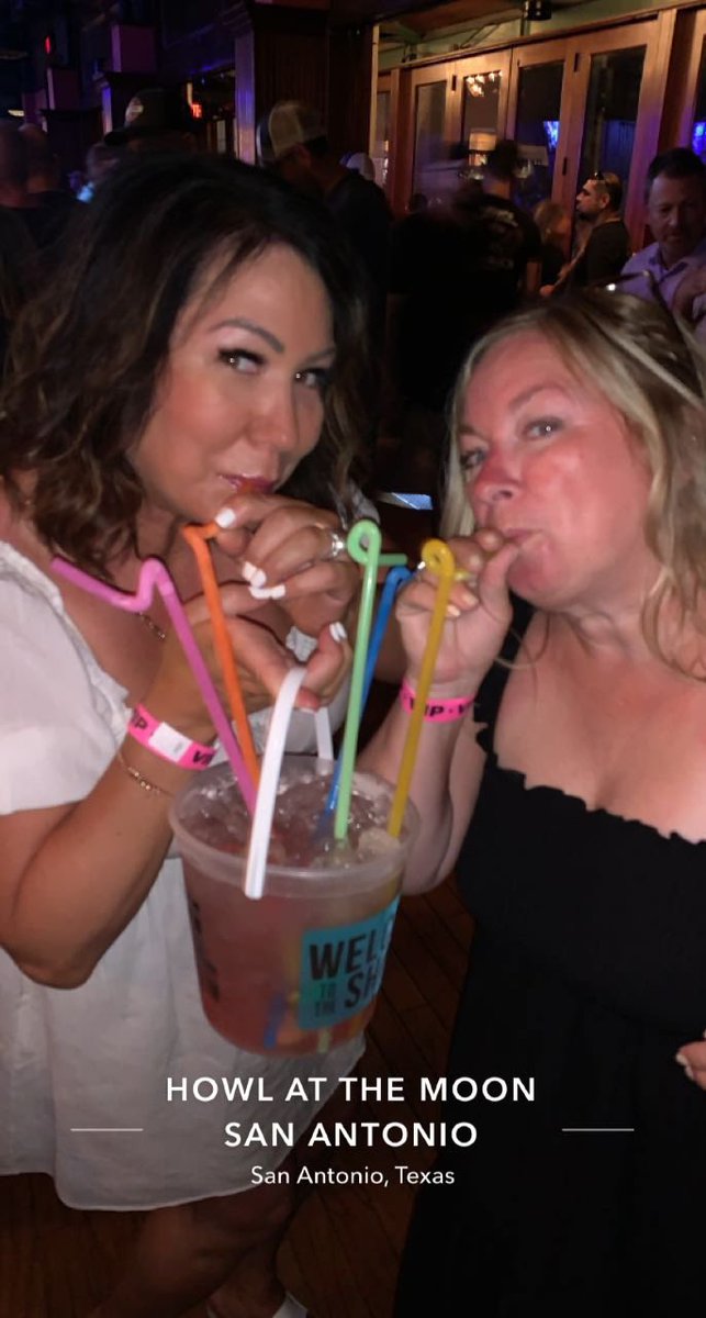4ElizabethAnne's tweet photo. Having the best girls’ getaway in #texas! #howlatthemoon #HowlSATX #HowlTV https://t.co/Eh7bGQgpnk