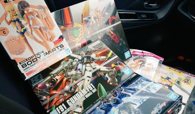 テンチョー「昨日は電話で無理かもって言ったけどもさっき追加で来たRGガオガイガー!」
ぼく「ガオガイガーやったー!」
テンチョー「一緒に届いた30MS褐色水着と手足!」
ぼく「まじか」
テンチョー「ついでに褐色おっぱいも持ってけ!」
ぼく「…ウィンダムと91も買うね」

この店、一生推すわ… 