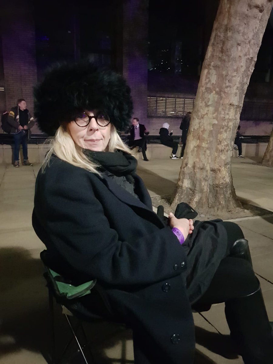 LauraEvansTeam's tweet image. 6 hours in and all is going well. #lyinginstatequeue with @Jones4PilkyPark @NathanEvansTeam