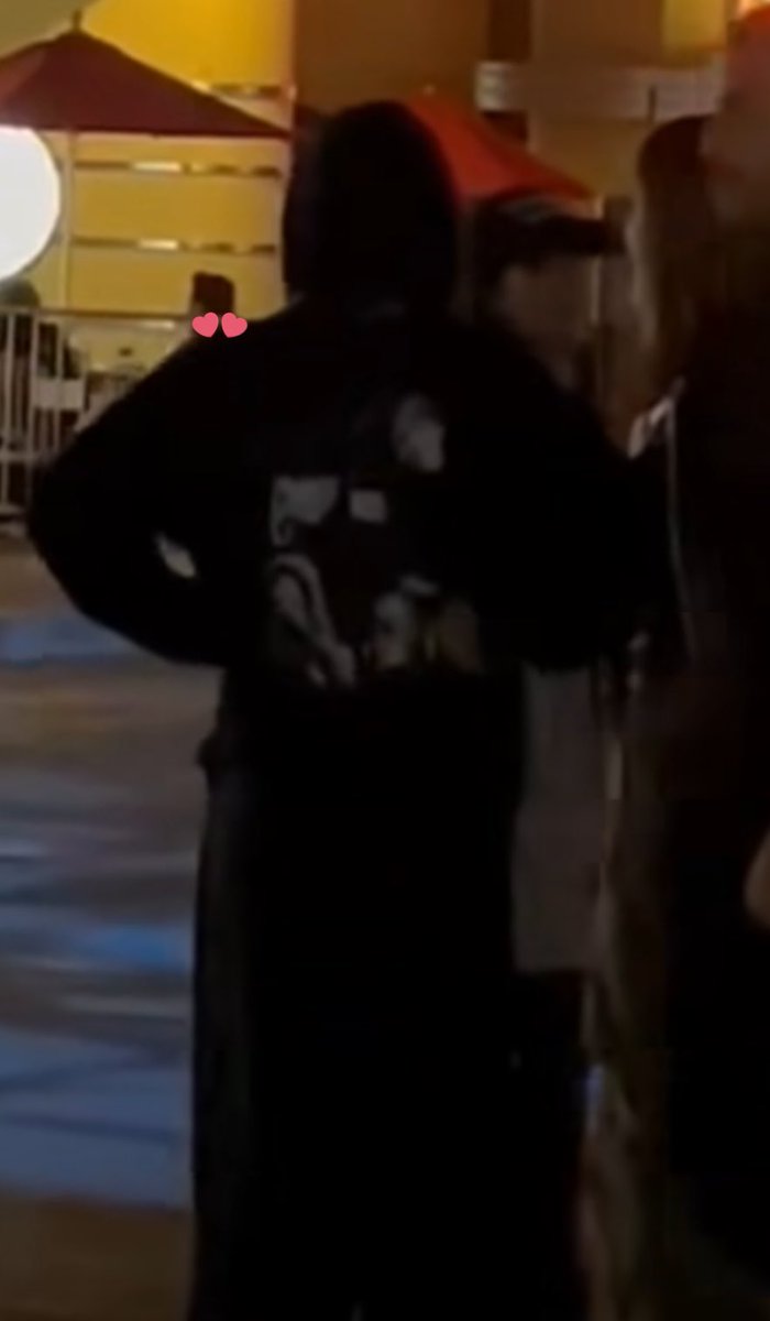 น้องลิซใส่เสื้อวงด้วย ก็เรามัน blackpink