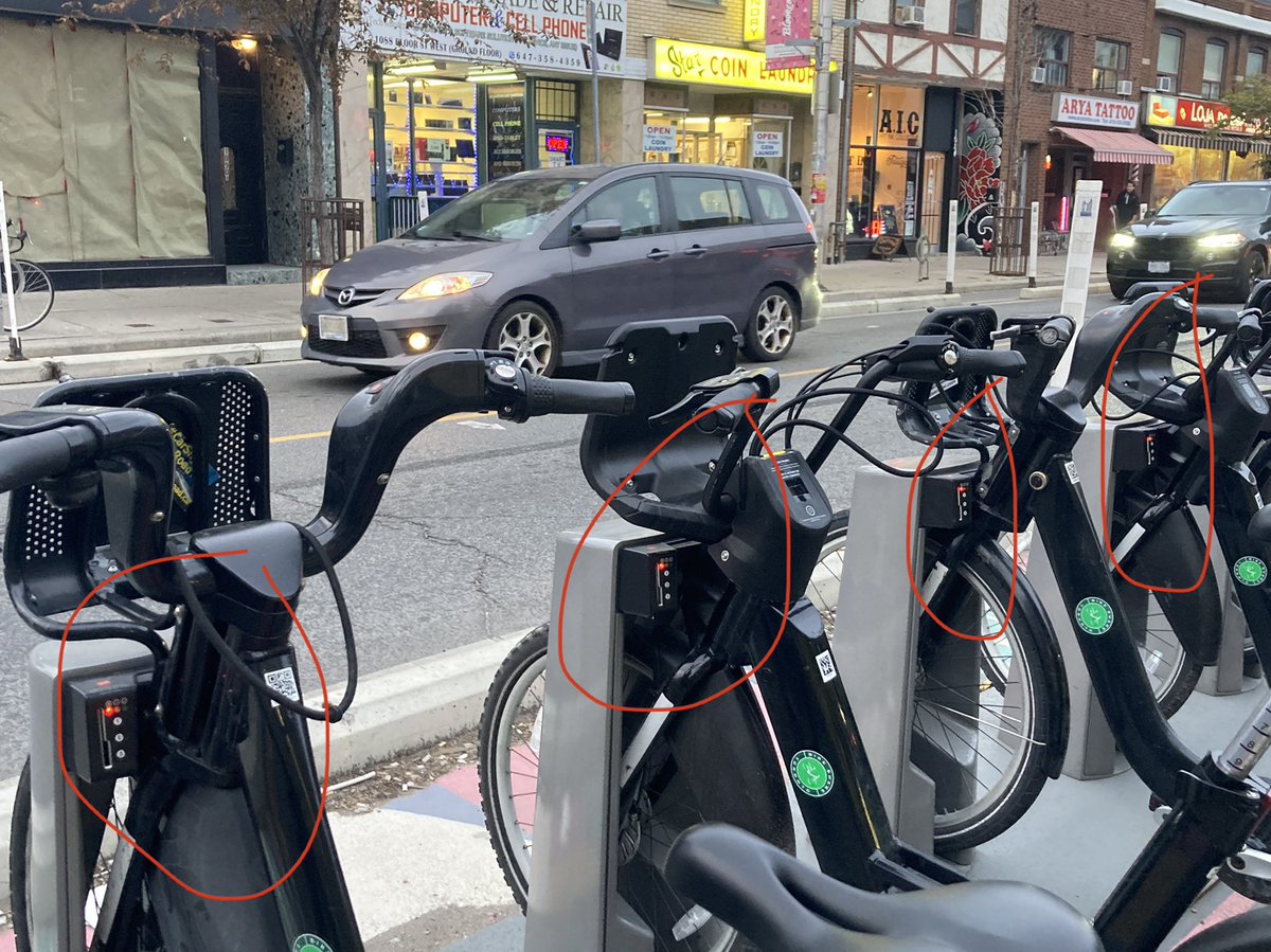 davidgarzonv's tweet photo. @BikeShareTO what’s up with the bike shortage in the Annex/Bloor area? 

Almost no bikes in the stations and the ones there are broken 🔴🚨 https://t.co/4AN4RidtmW
